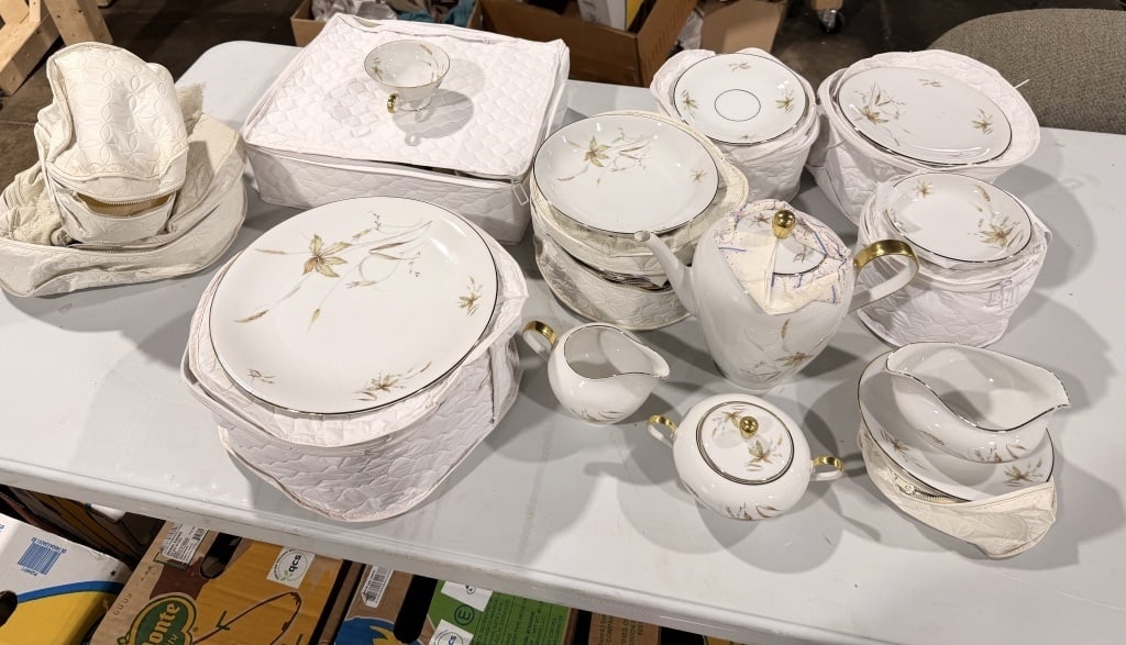 FLORAL CHINA DINNERWARE (1 of 4)
