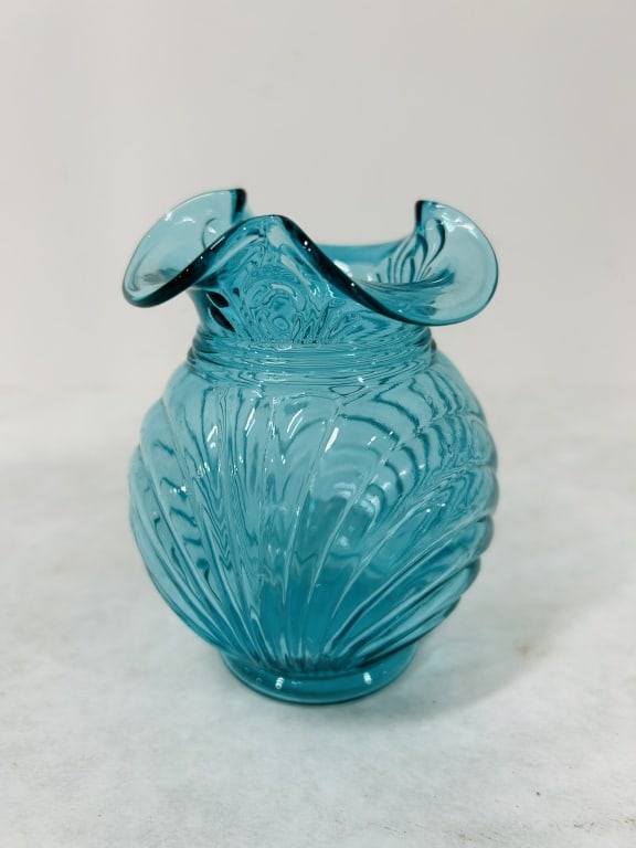 FENTON CAPRICE SWIRL WITH BOW RUFFLED EDGE VASE (1 of 4)
