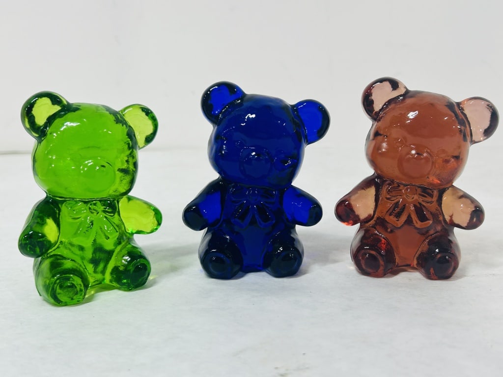 GLASS BEARS GREEN BLUE AND PINK (1 of 5)