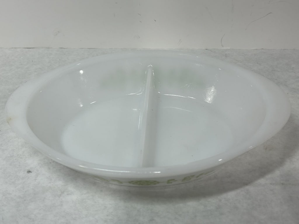 PYREX SERVING DISHES - 8