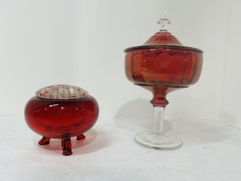 CRANBERRY FLASHED ROSE BOWL WITH FROG TOP (1 of 7)