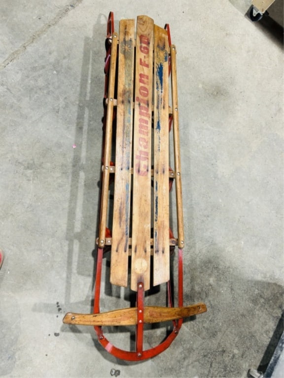 VINTAGE CHAMPION F-61 WOODEN SLED (1 of 2)