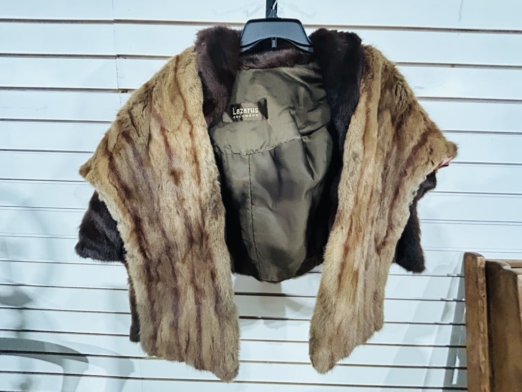 VINTAGE FUR SHAW: POSSIBLE MINK OR RABBIT FUR