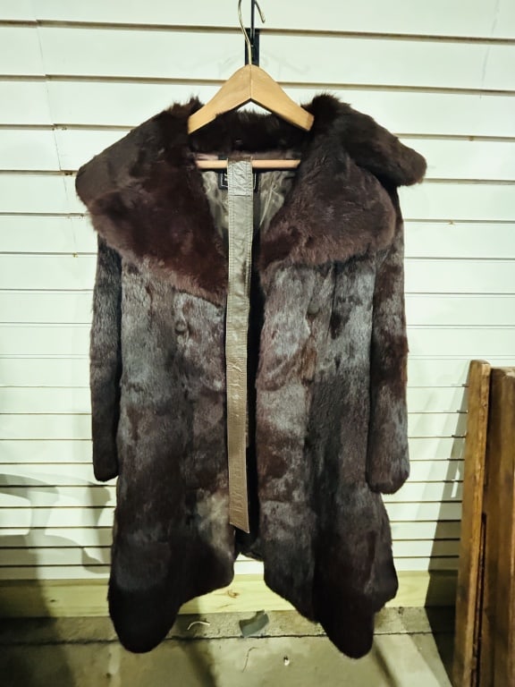 VINTAGE BROWN FUR COAT (1 of 4)
