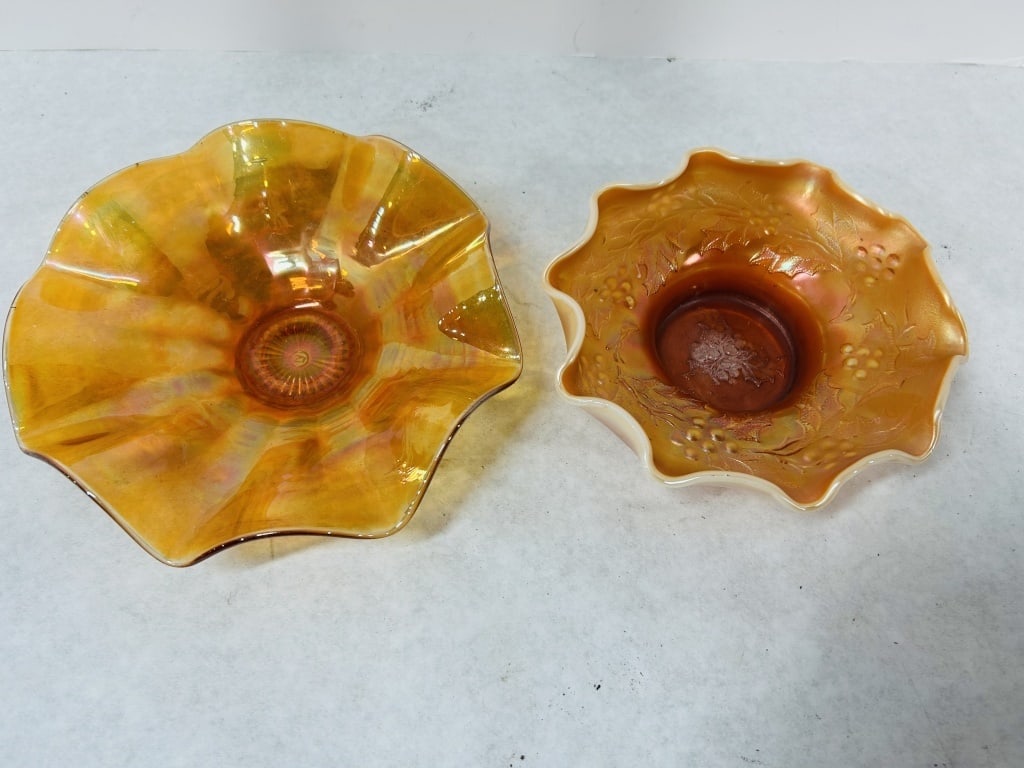 VINTAGE CARNIVAL MARIGOLD RUFFLED BOWLS (1 of 3)