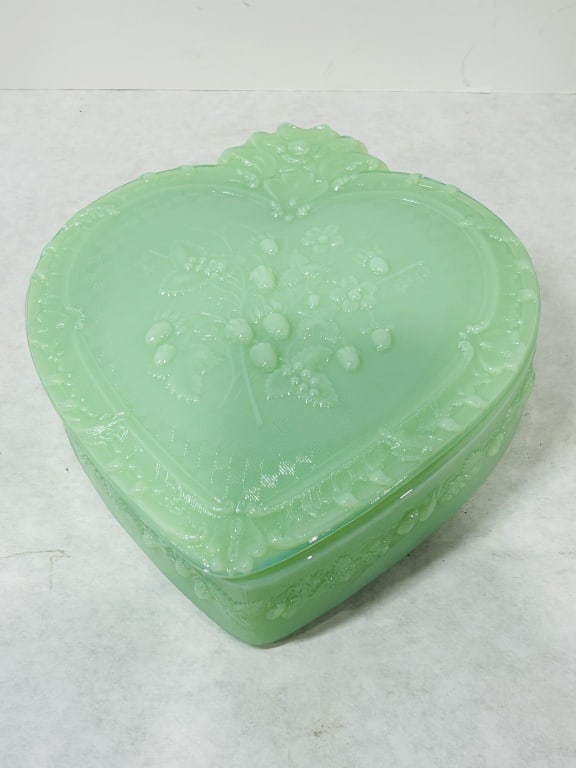 JADE MOSSER STRAWBERRY FEILD HEART BOX (1 of 5)