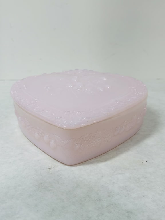 MOSSER CROWN TUSCAN STRAWBERRY FEILDS HEART BOX: MOSSER - NEW