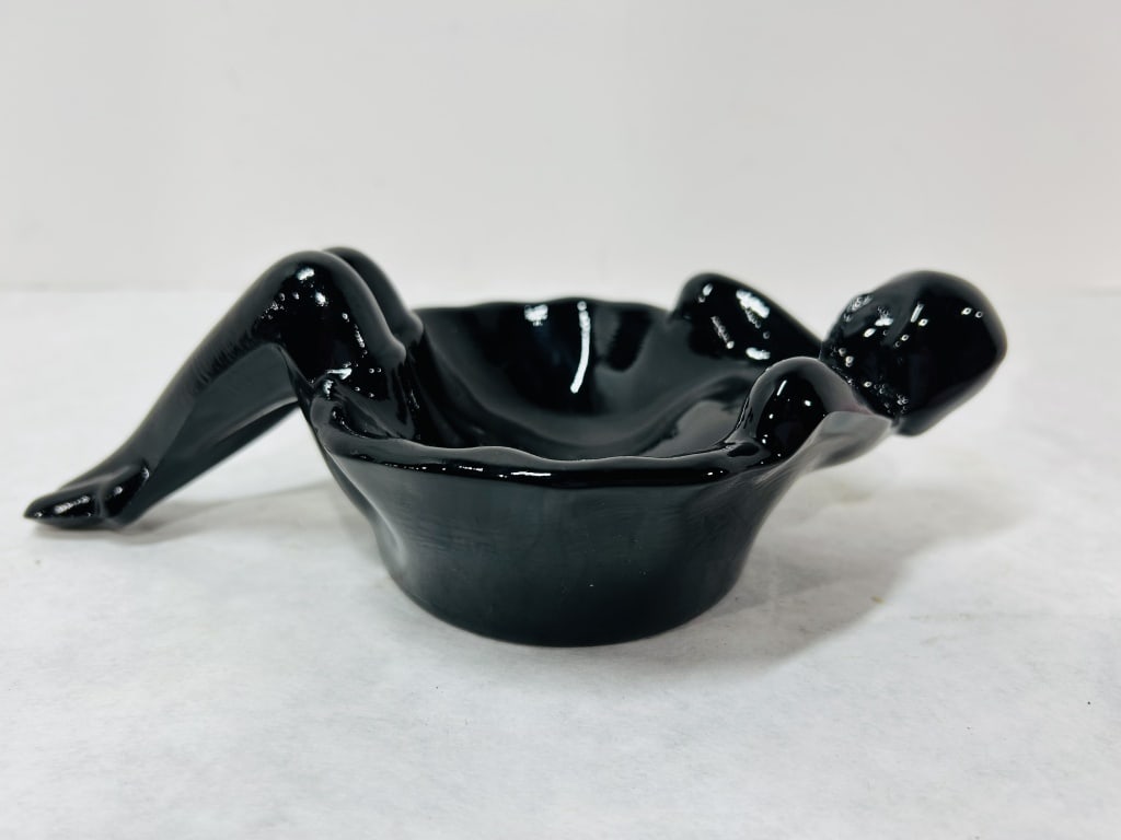 MOSSER BLACK BATHING BEAUTY SOAP DISH: MOSSER - NEW