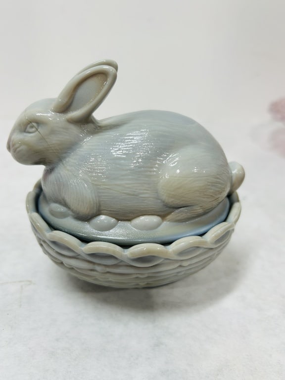 MOSSER MARBLE BUNNY ON A BASKET (1 of 4)