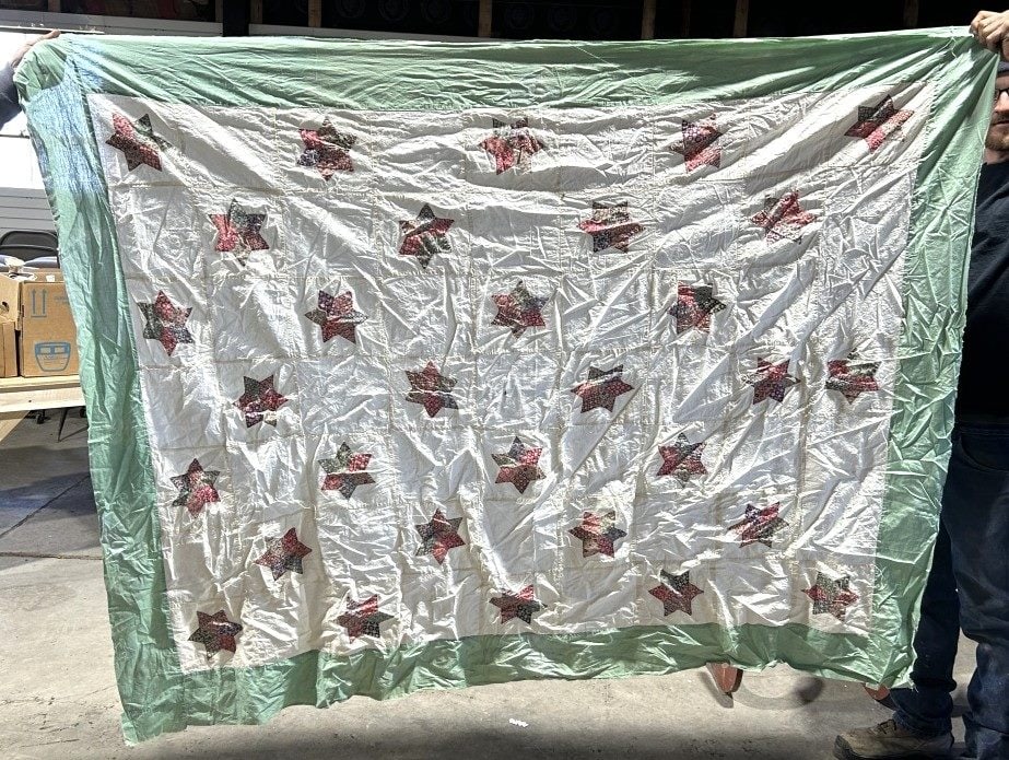 VINTAGE QUILT TOP (1 of 3)