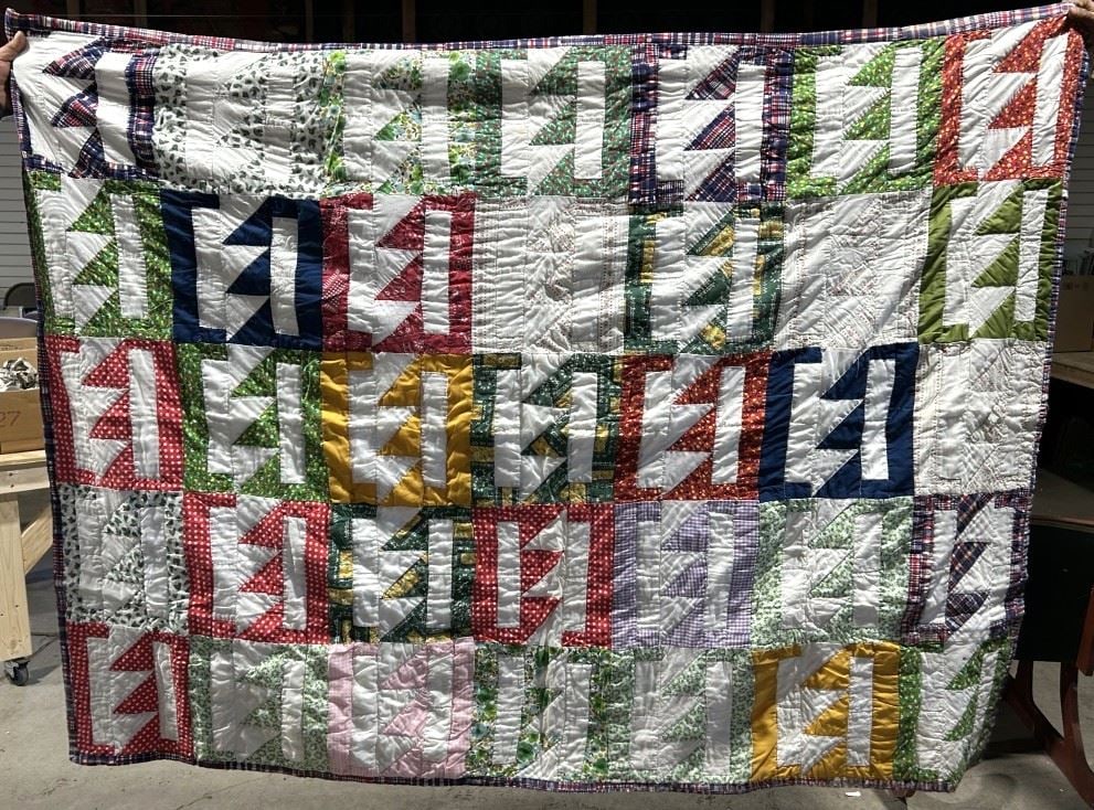 VINTAGE GREEN/RED/TELLOW QUILT (1 of 3)