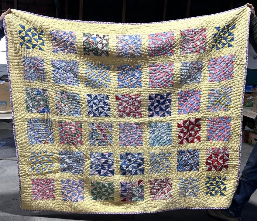 VINTAGE YELLOW EDGED QUILT (1 of 3)