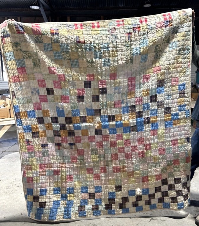 VINTAGE SQUARE LAP QUILT (1 of 3)