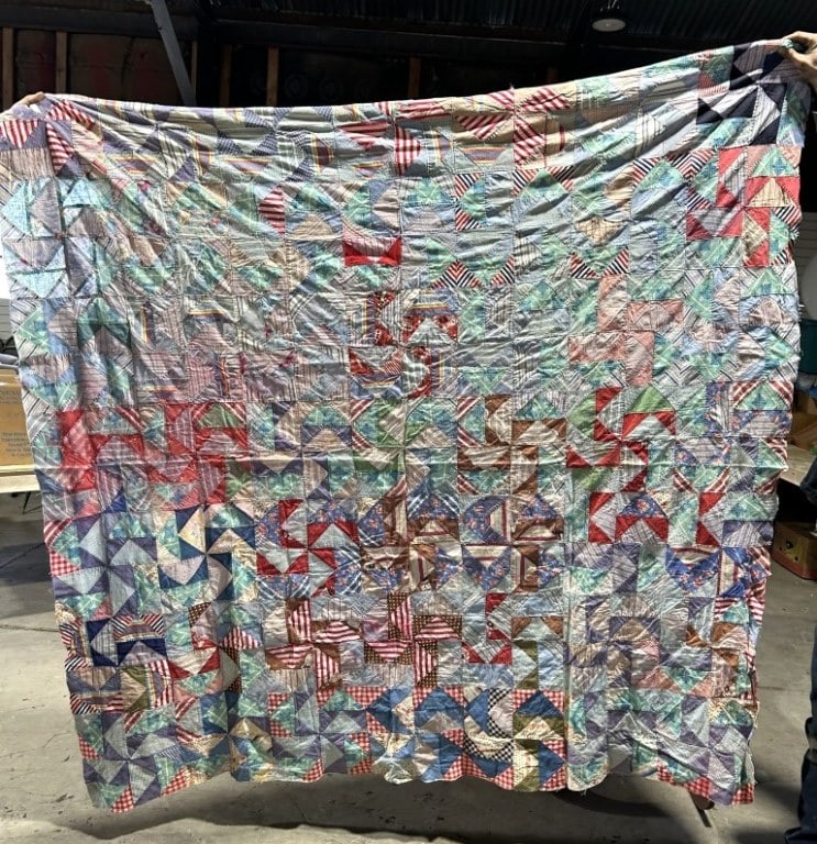 VINTAGE MULTI COLOR QUILT (1 of 3)