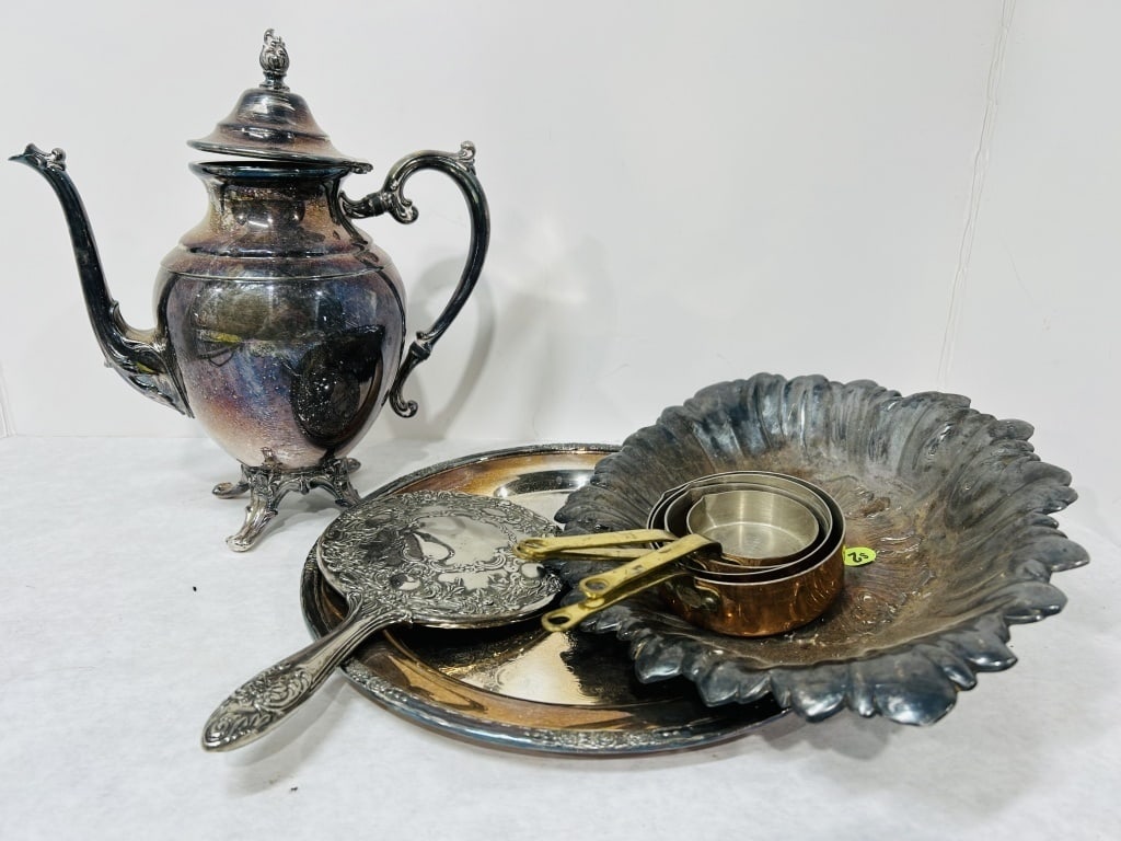 VINTAGE SILVER PLATED TEA POT (1 of 3)