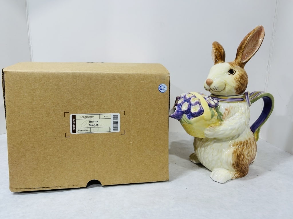 LONGABERGER BUNNY TEA POT (1 of 3)