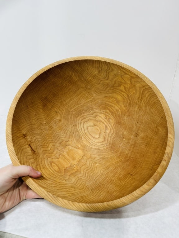 VINTAGE WOODEN SERVING BOWL (1 of 2)