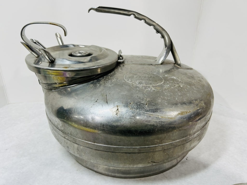 VINTAGE SURGER MILKER BUCKET: VINTAGE