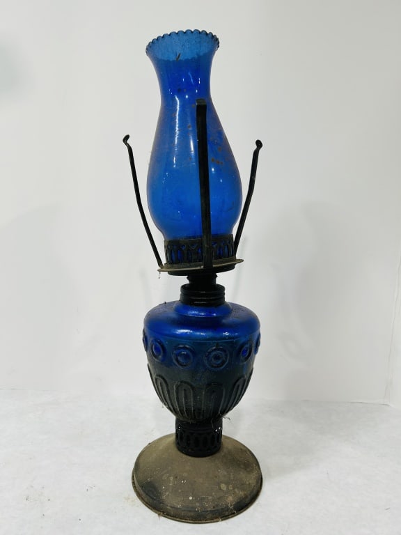 VINTAGE COBALT BLUE BLACK METAL OIL LAMP (1 of 2)