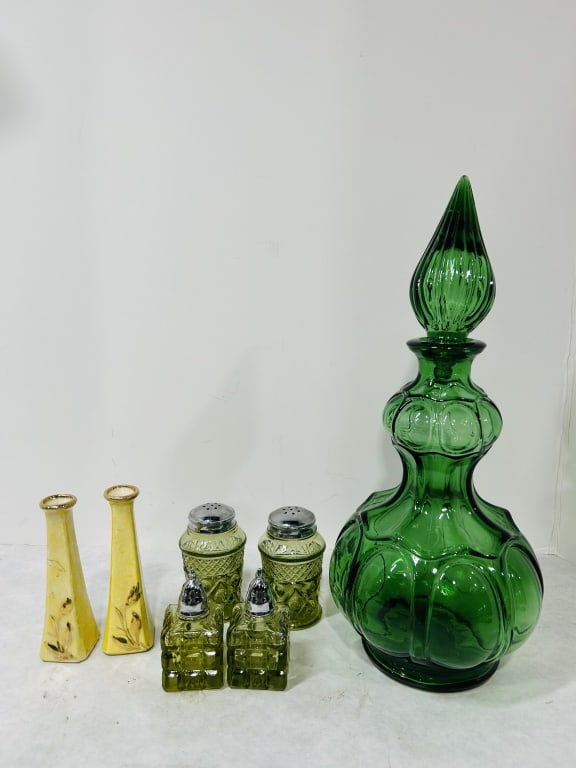 VINTAGE ITALIAN EMPOLI GLASS GENIE DECANTER (1 of 3)