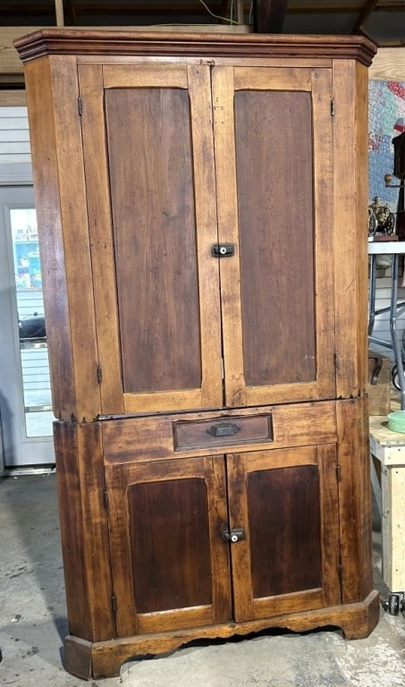 ANTIQUE CORNER CABINET (1 of 4)
