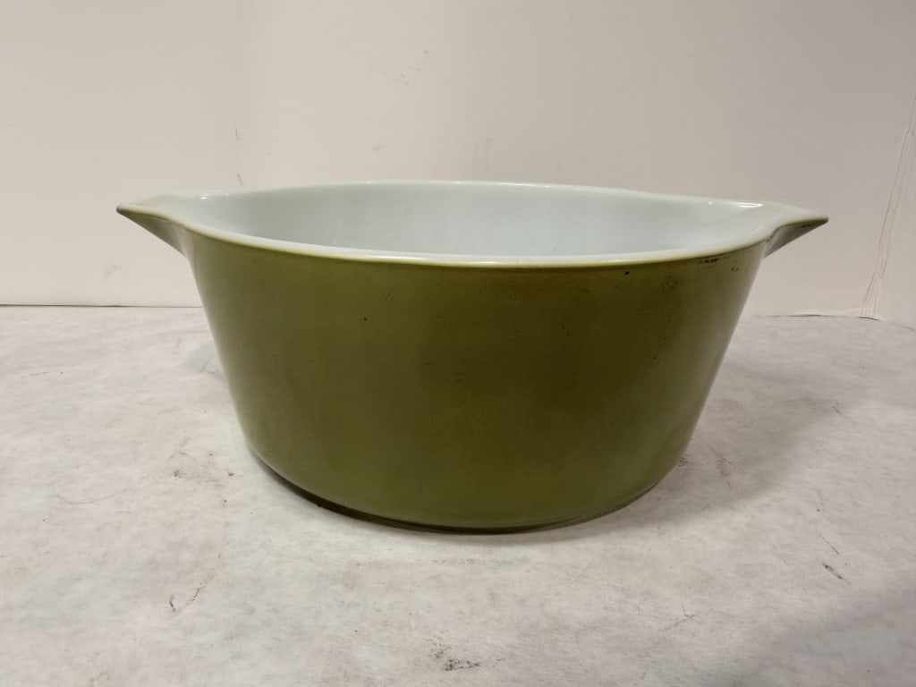 VINTAGE PYREX VERDE CASSEROLE DISH (1 of 4)