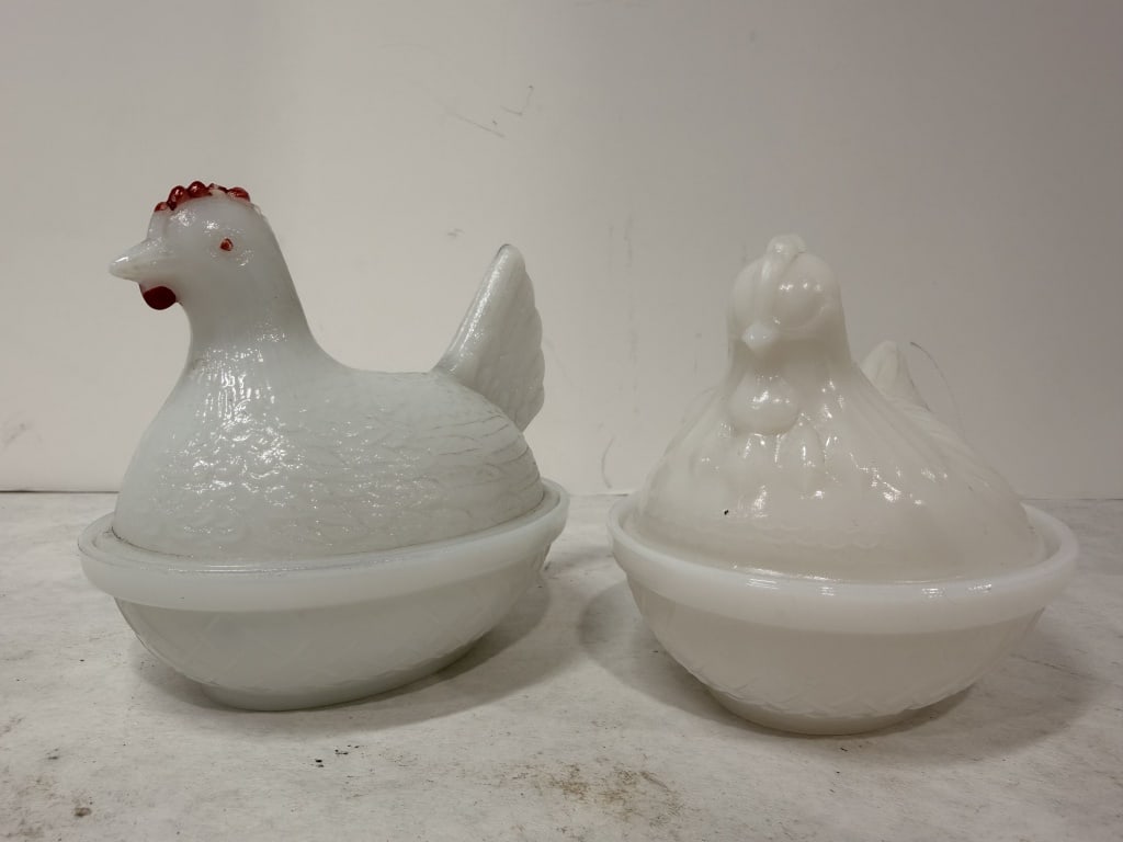VINTAGE WHITE HEN ON NEST PAIR (1 of 4)
