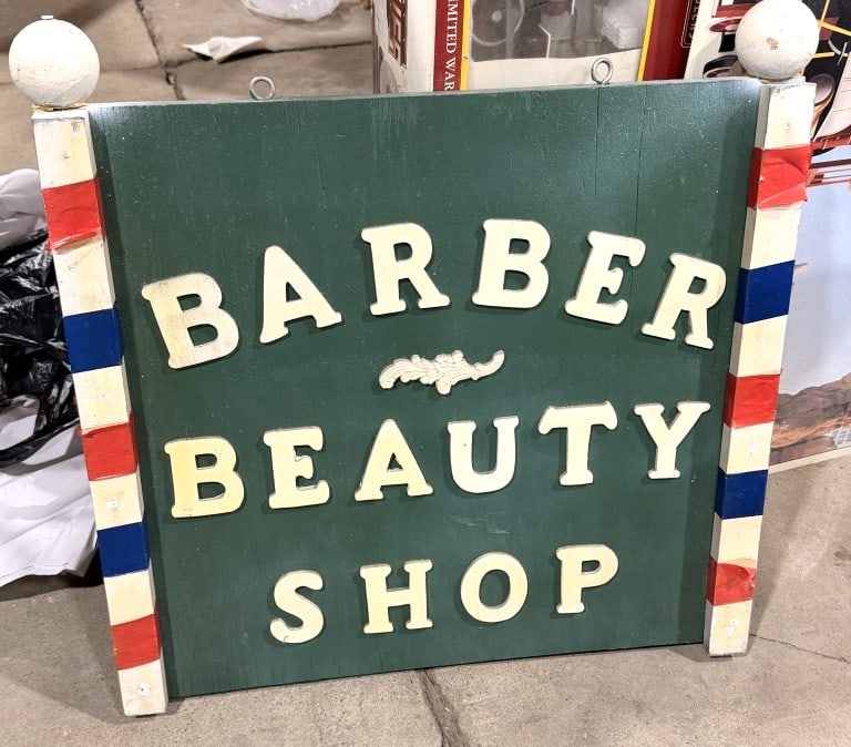 VINTAGE BARBER SHOP WOODEN SIGN (1 of 2)