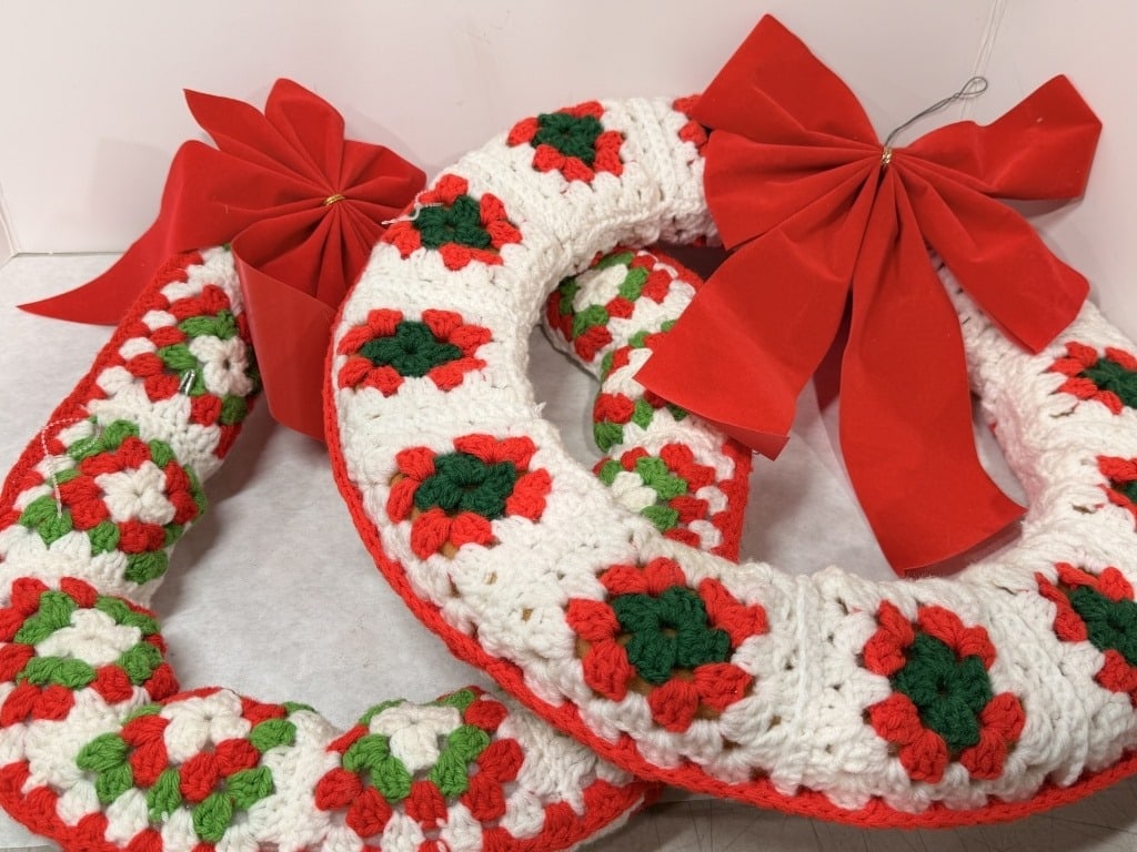 CROCHET CHRISTMAS WREATHS: TWO