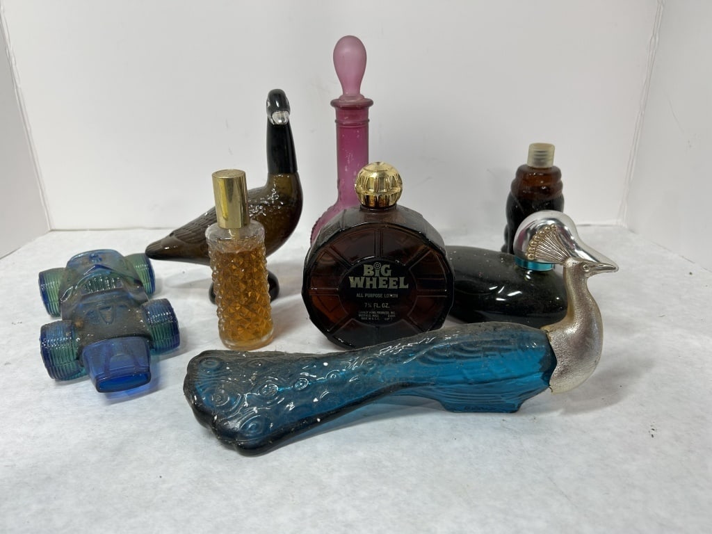 VINTAGE GLASS PERFUME AND COLONGE BOTTLES (1 of 3)