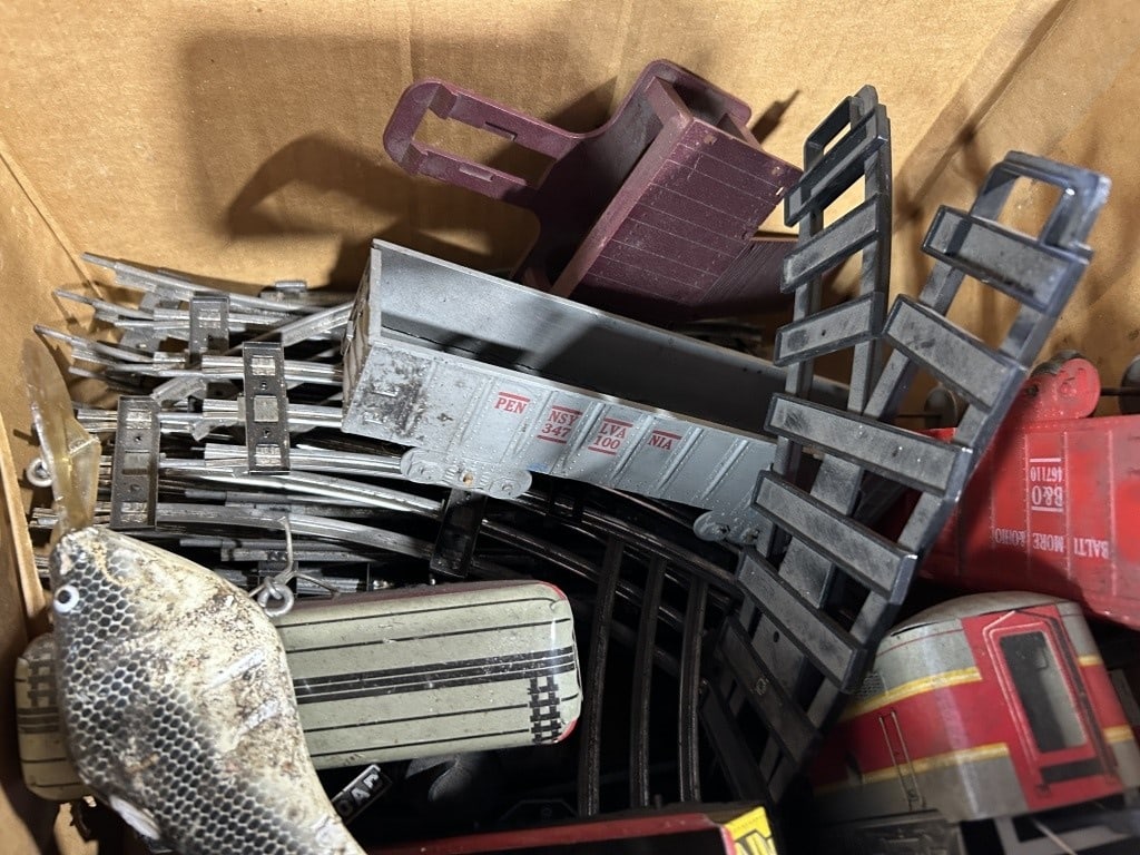 VINTAGE TRAIN LOT - 9