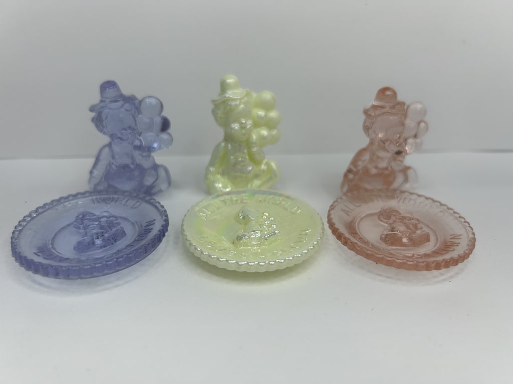 MOSSER ALL THE WORLD LOVES A CLOWN PLATE: LOT OF 3 MOSSER ALL THE WORLD LOVES A CLOWN PLATE AND MATCHING PEE WEE THE CLOWN FIGURINE