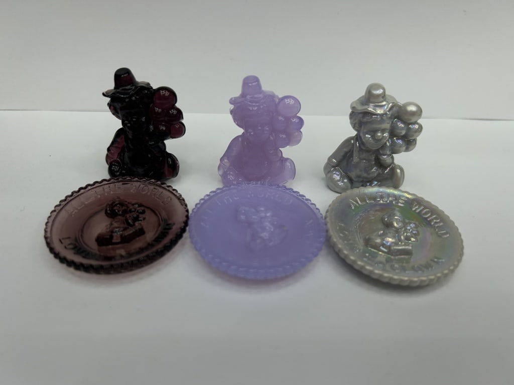 MOSSER ALL THE WORLD LOVES A CLOWN PLATE: LOT OF 3 MOSSER ALL THE WORLD LOVES A CLOWN PLATE AND MATCHING PEE WEE THE CLOWN FIGURINE