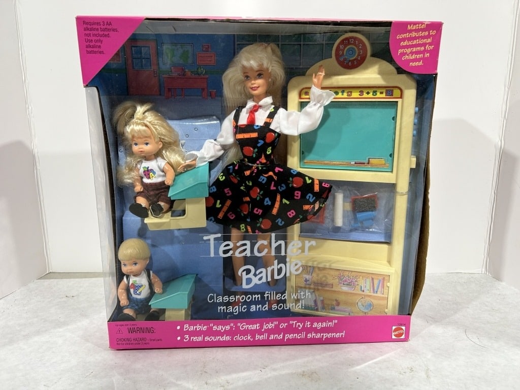 VINTAGE TEACHER BARBIE WITH CLASSROOM: VINTAGE TEACHER BARBIE WITH CLASSROOM SET UP AND STUDENTS