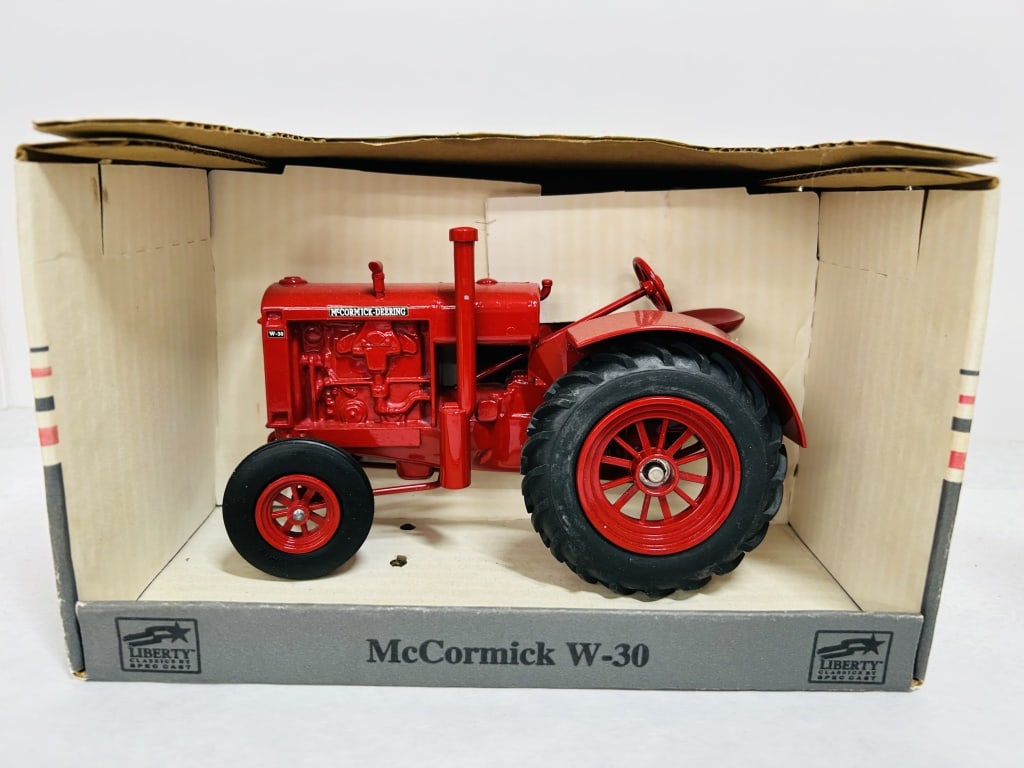 SPEC CAST 1/16 MCCORMICK W-30 TRACTOR: DIECAST, ON RUBBER, STOCK #ZJD734