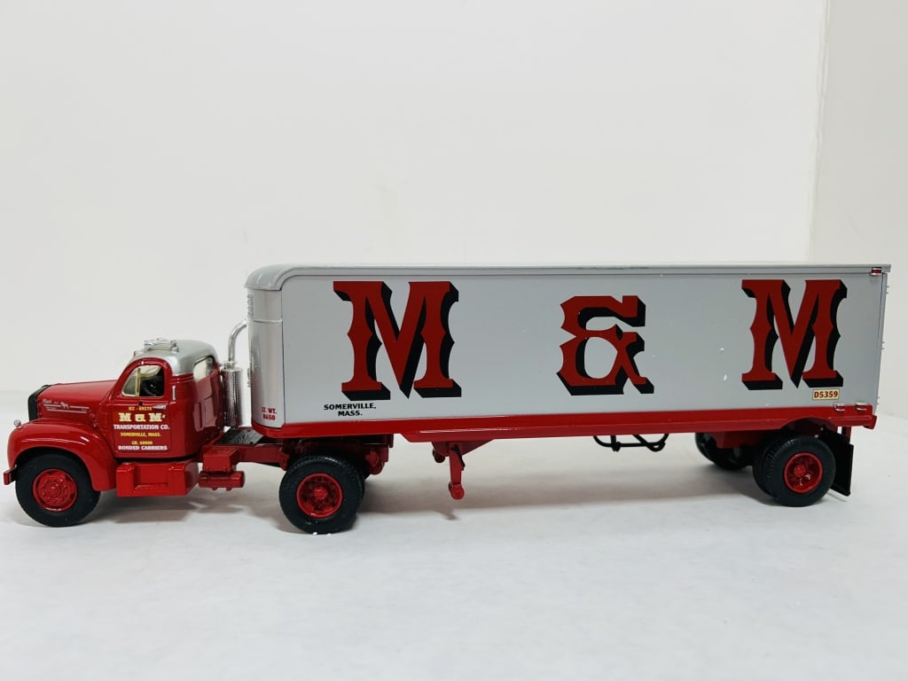 1/34 1ST GEAR 1960 MODEL B-61 MACK M&M TRANSPORT: 1/34 DIECAST FIRST GEAR MODEL B-61 MACK TRACTOR & TRAILER STOCK #18-1365