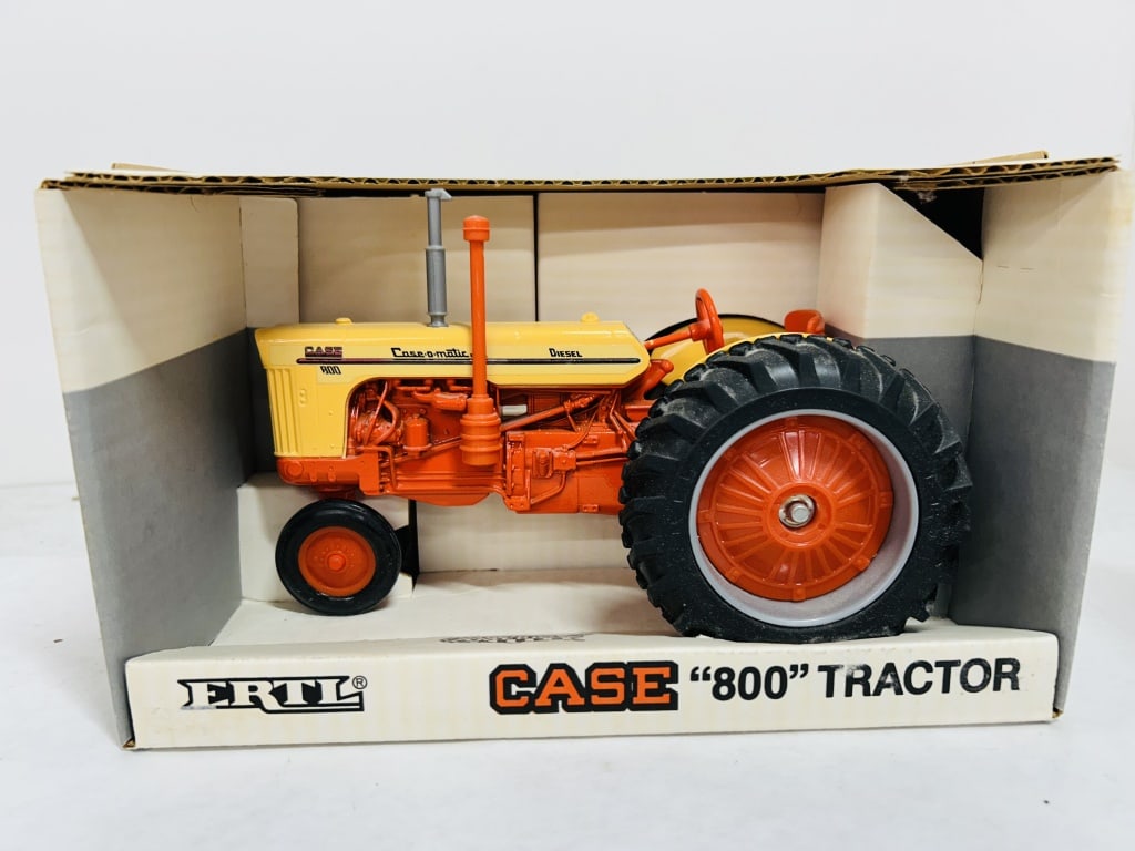 ERTL 1/16 CASE "800" TRACTOR (1 of 7)