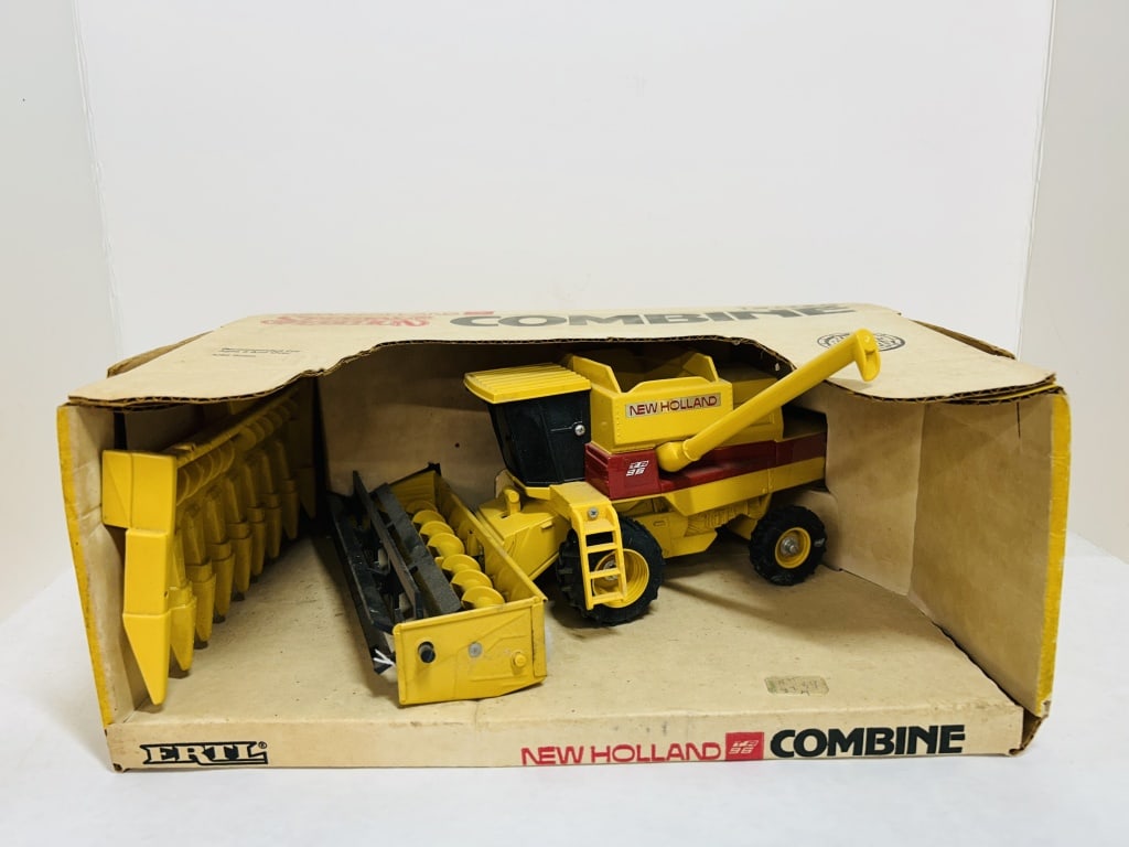 ERTL 1/32 NEW HOLLAND COMBINE SPECIAL EDITION: DIECAST, MODEL #375, STOCK #3237