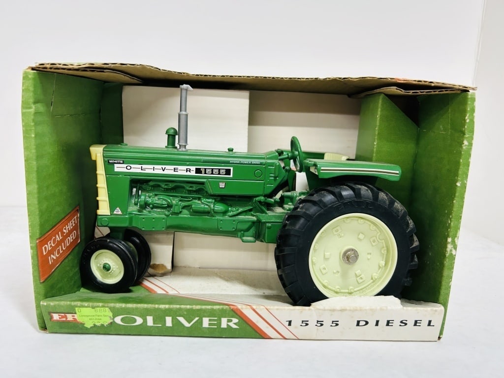 ERTL 1/16 OLIVER 1555 DIESEL NF (1 of 7)