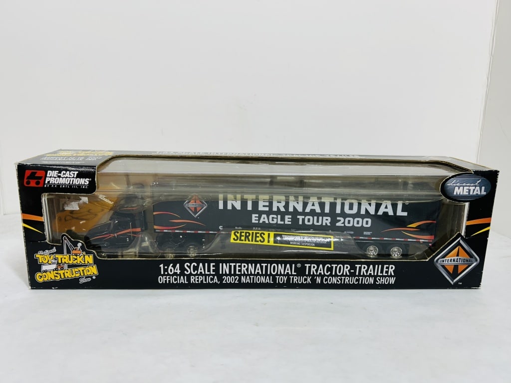 1/64 INTERNATIONAL EAGLE TOUR TRACTOR TRAILER (1 of 5)