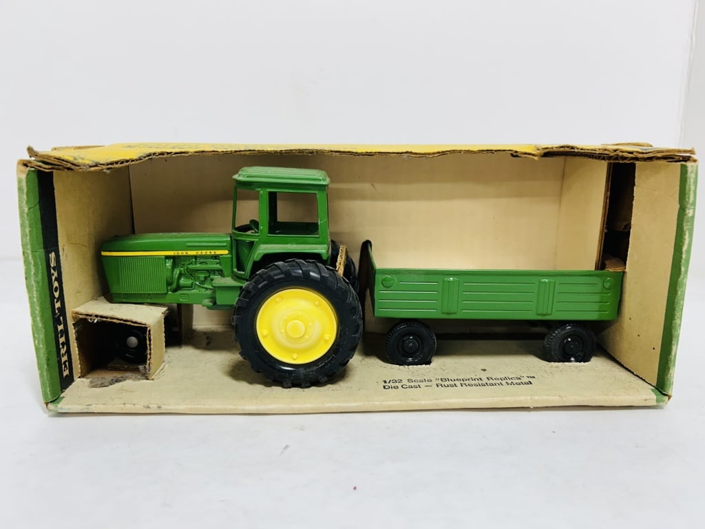 ERTL 1/32 JOHN DEERE TRACTOR WITH WAGON NF (1 of 7)