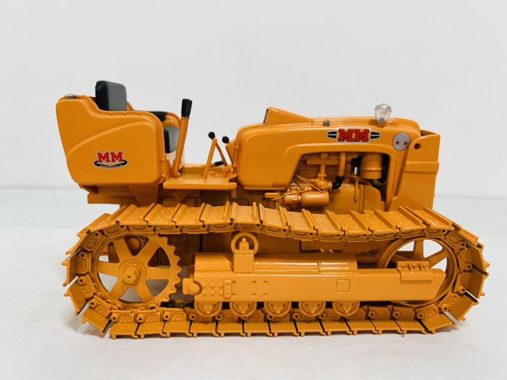 SPECCAST 1/16 MINNEAPOLIS-MOLINE 2STAR CRAWLER (1 of 12)