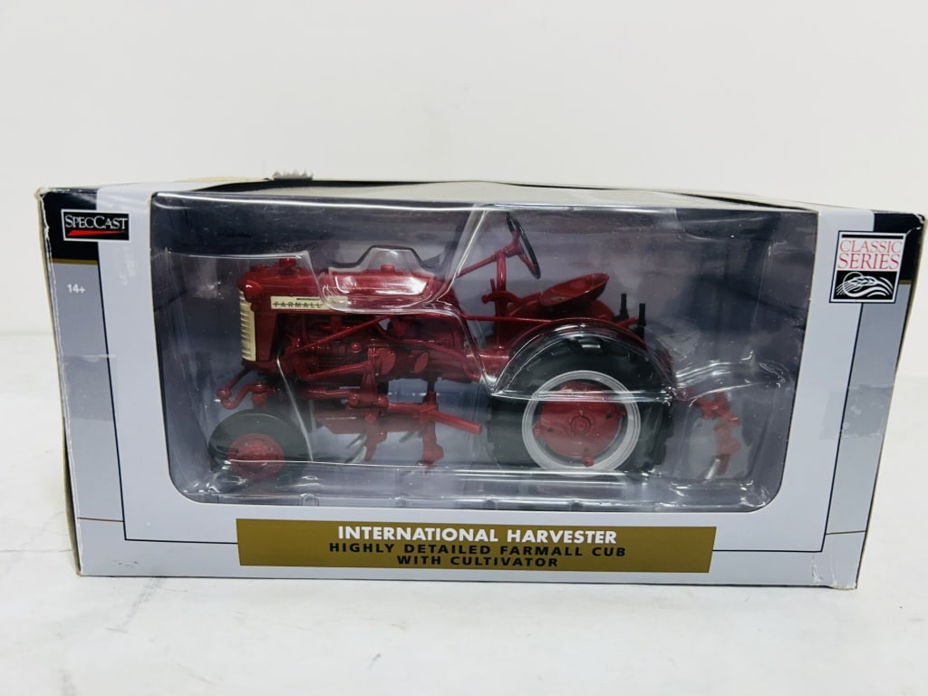 SPECCAST1/16 IH FARMALL CUB WITH CULTIVATOR WF: DIECAST, IOWA FFA MODEL