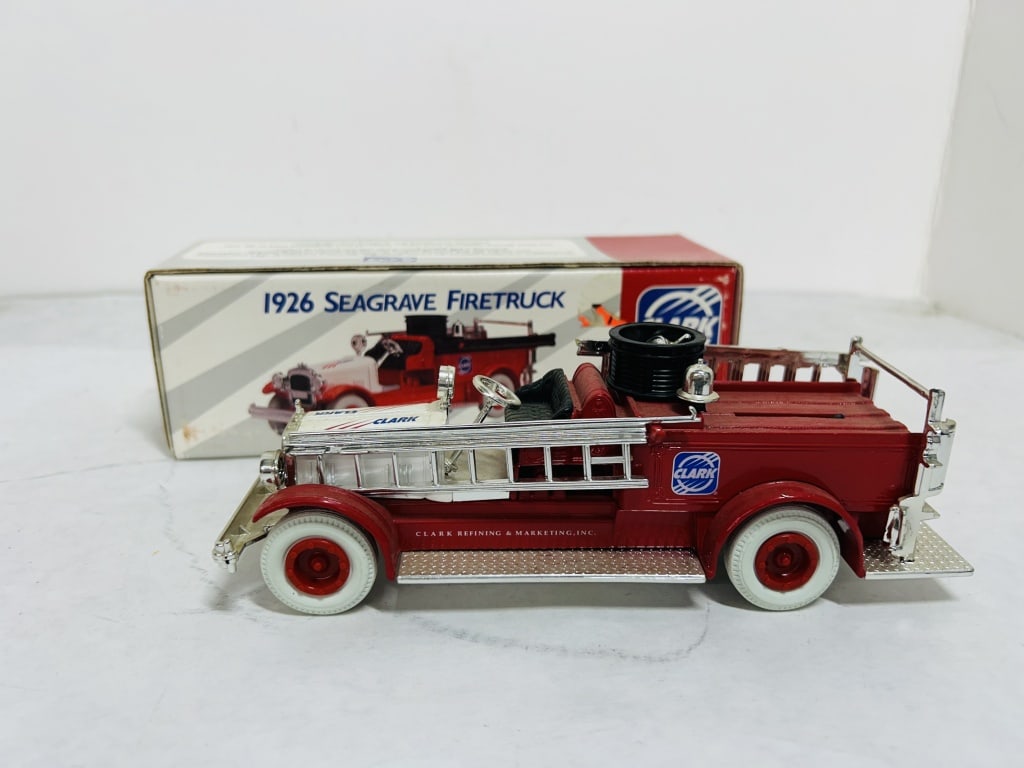 ERTL 1926 SEAGRAVE FIRETRUCK COIN BANK (1 of 10)