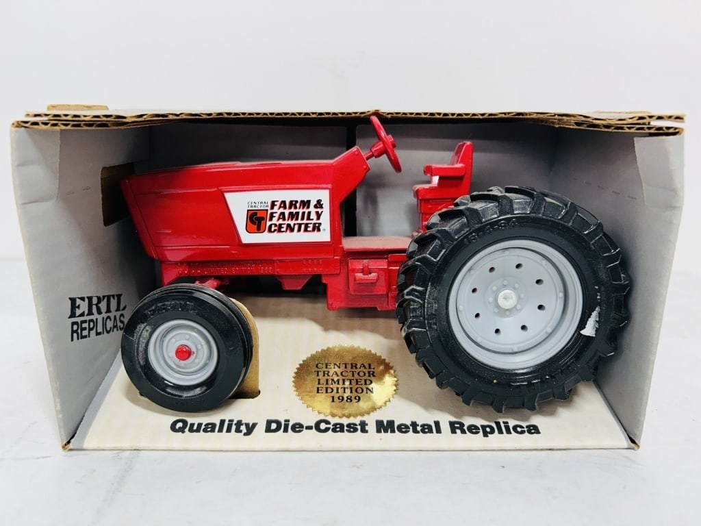 ERTL 1/16 IH CENTRAL TRACTOR EDITION 1989 ROWCROP (1 of 7)