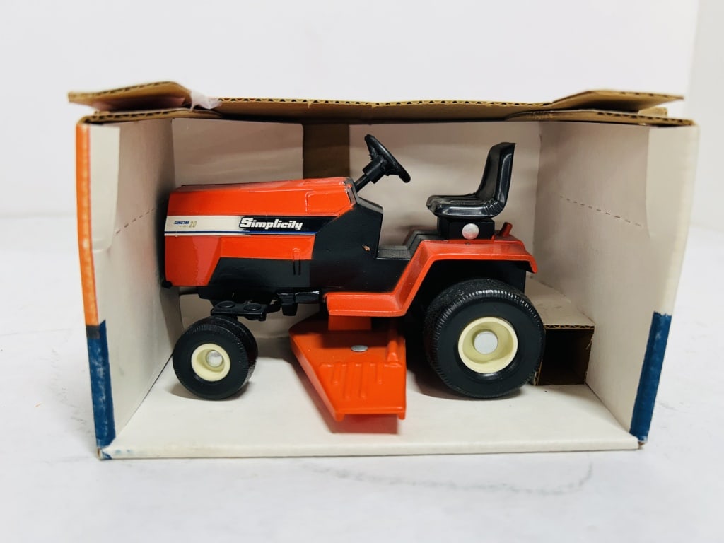 ERTL SIMPLICITY SUNSTAR 20 LAWN AND GARDEN TRACTOR: SPECIAL EDITION, DIECAST, MODEL #412/995, STOCK #FT-0457