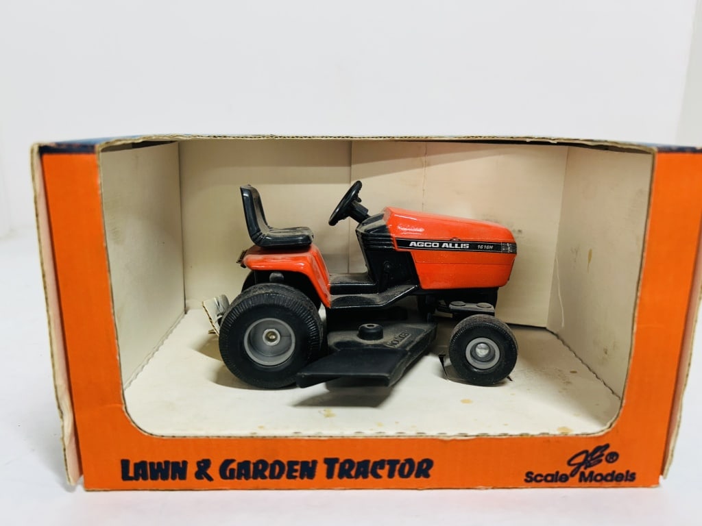 ERTL 1/16 AGCO 1616H LAWN AND GARDEN TRACTOR (1 of 7)
