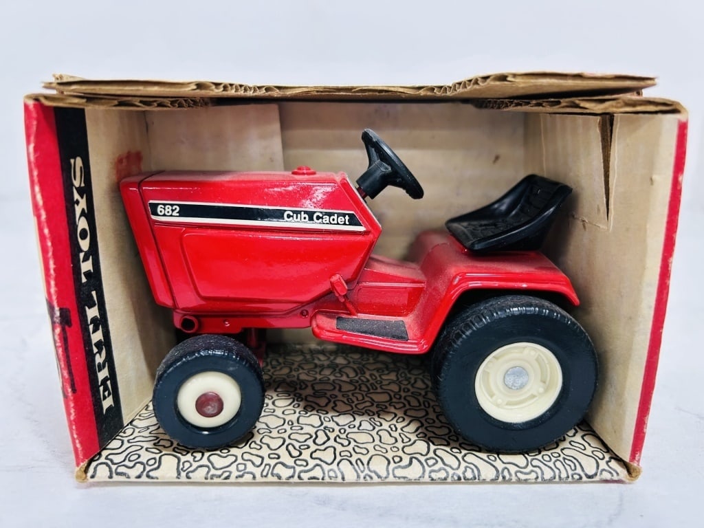 ERTL IF CUB CADET 682 LAWN AND GARDEN TRACTOR: DIECAST, MODEL #549, STOCK #3473