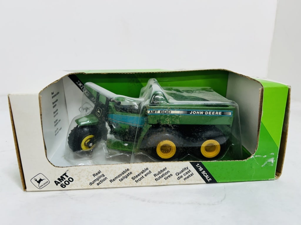 ERTL 1/16 AMT 600 TRANSPORT VEHICLE (1 of 7)