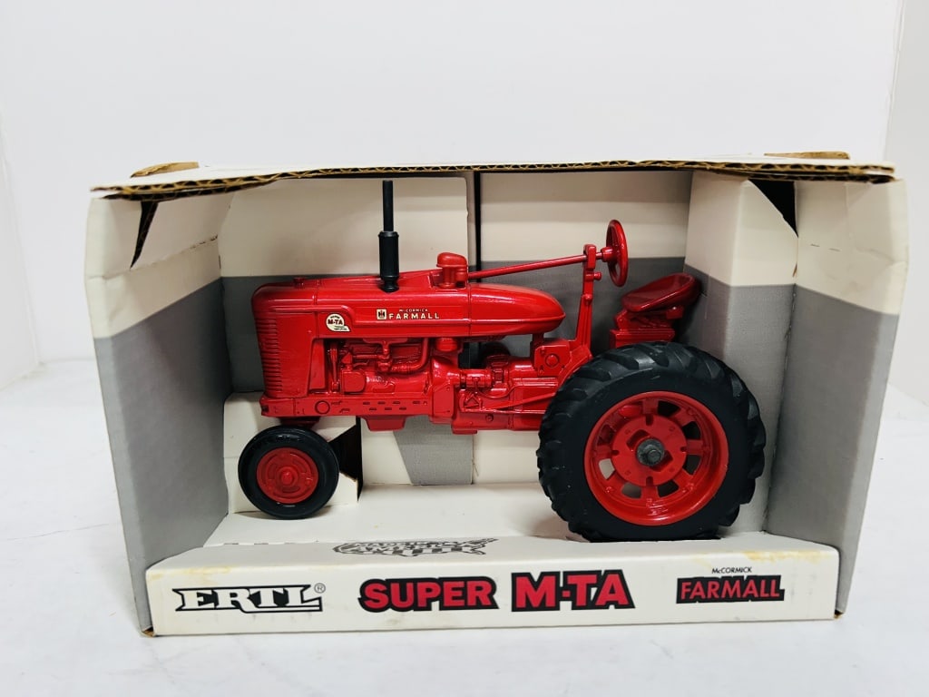 ERTL 1/16 FARMALL SUPER M-TA: DIECAST, MODEL #445, STOCK #2224